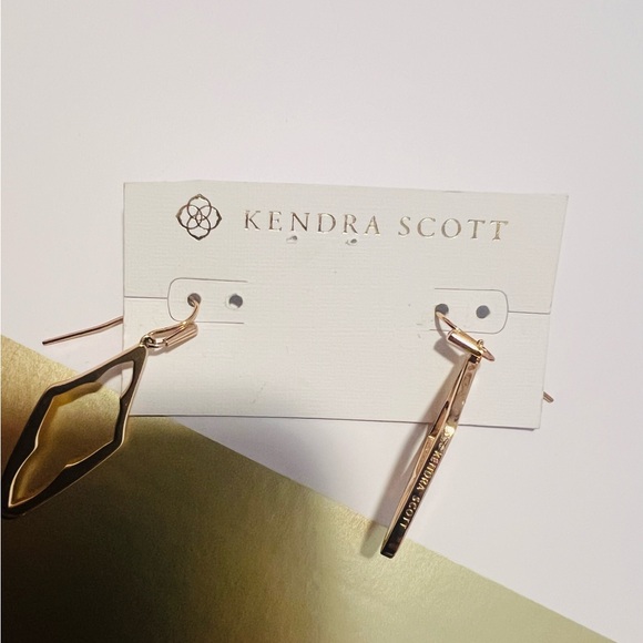 Kendra Scott - Picture 3 of 4